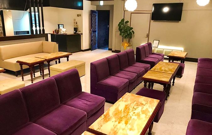 萩市のスナック・ラウンジ。ラウンジなづきの店内。